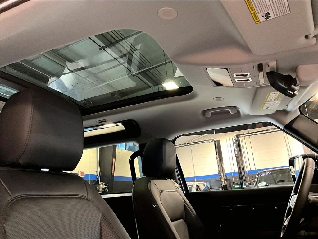 Used 2025 Blue Land Rover S image 23