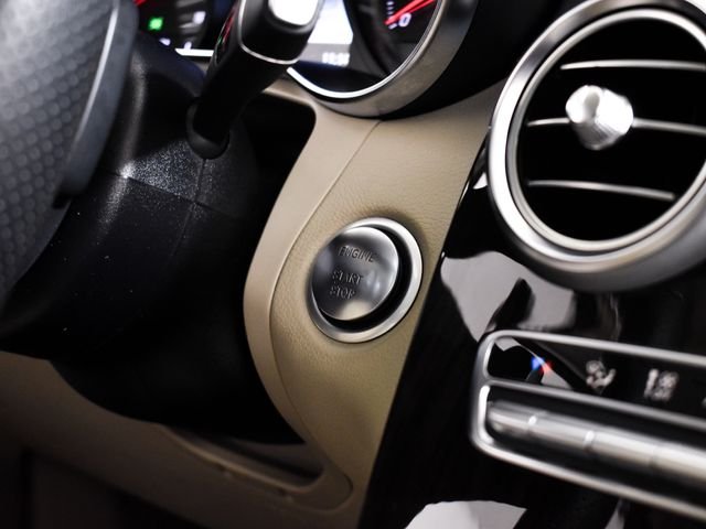 Used 2019 White Mercedes-Benz GLC 300 image 31