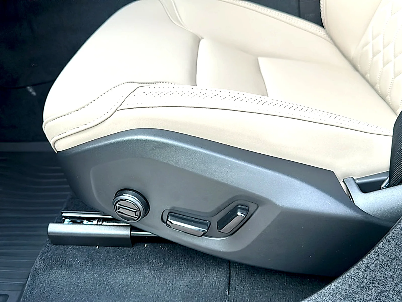 2026 Volvo XC90 Plus - Photo 12