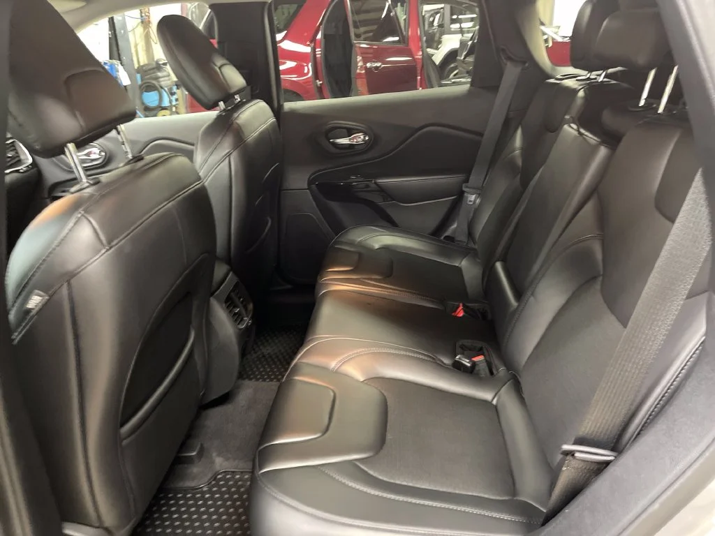 Used 2020 Silver Jeep Latitude Plus image 26