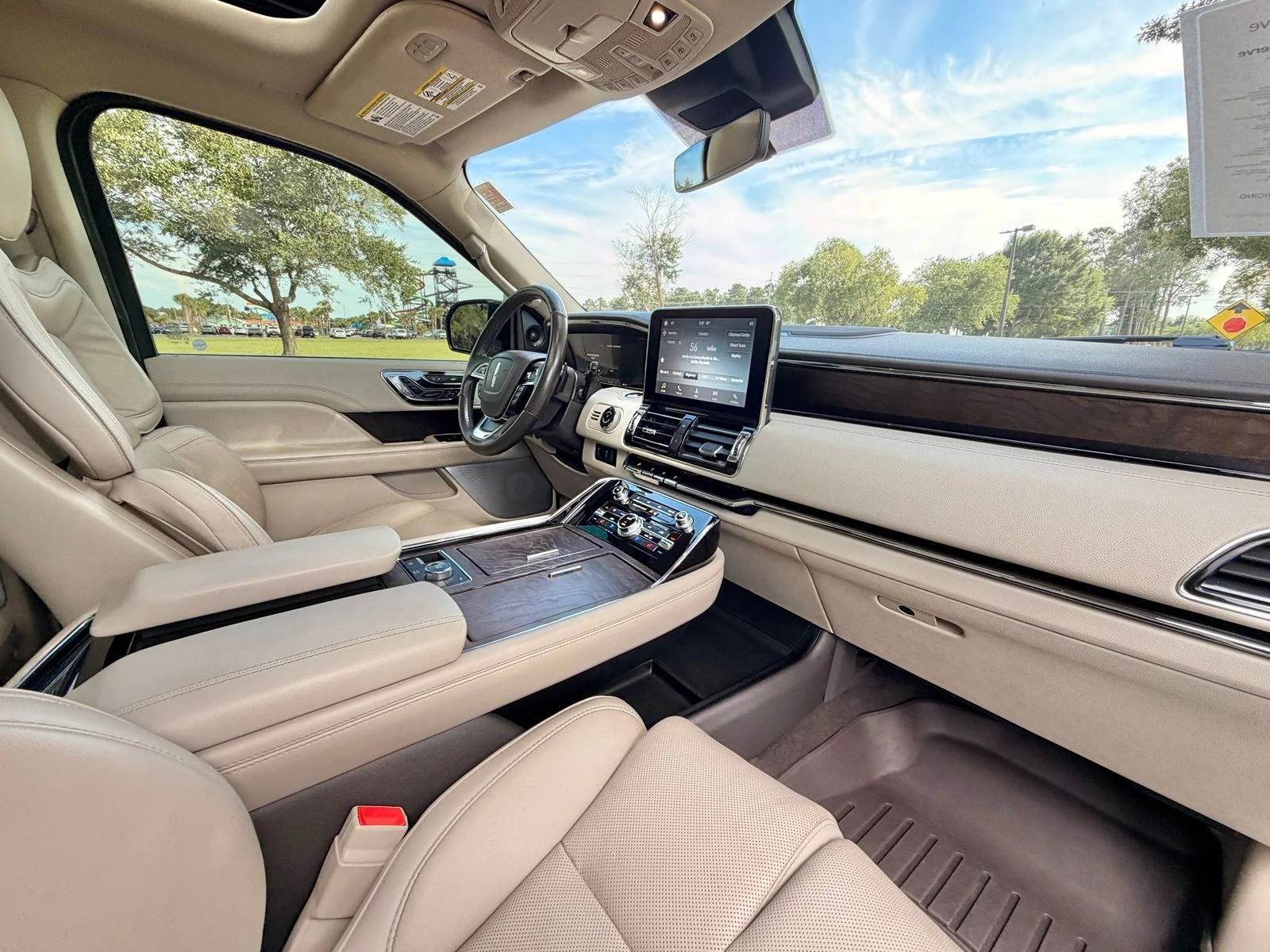 Used 2019 Ruby Red Metallic Lincoln Reserve image 21