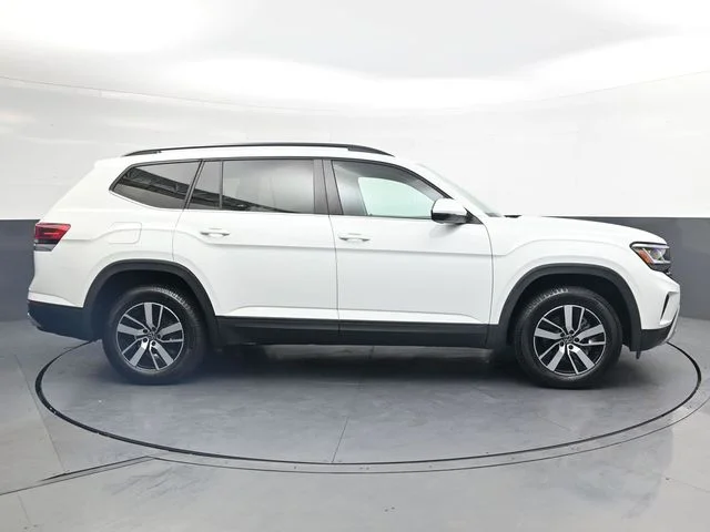 Used 2021  Volkswagen 2.0T SE image 3