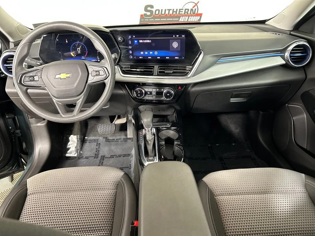 Used 2025 Cypress Gray Chevrolet LT image 18