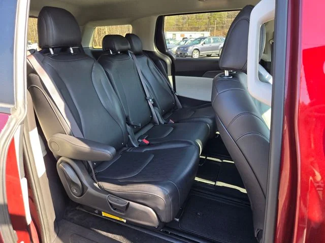 Used 2024 Red Kia LX image 19