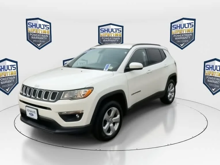 Used 2020 White Clearcoat Jeep Latitude image 4