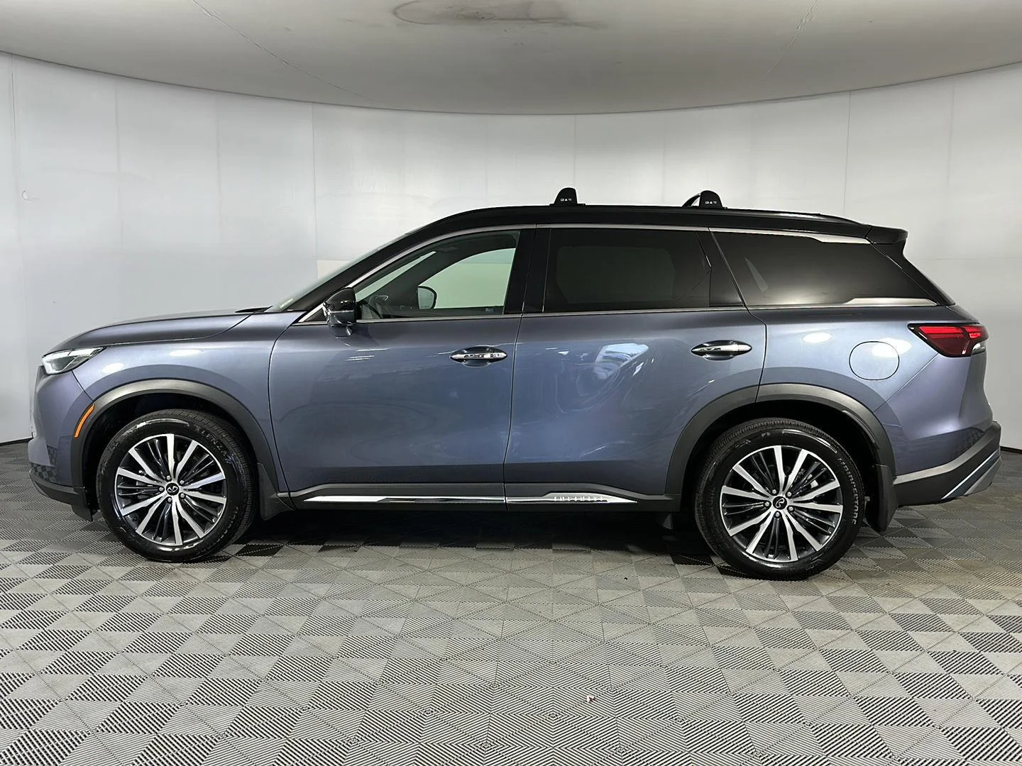 Used 2025 Moonbow Blue/Black Obsidian INFINITI AUTOGRAPH image 4