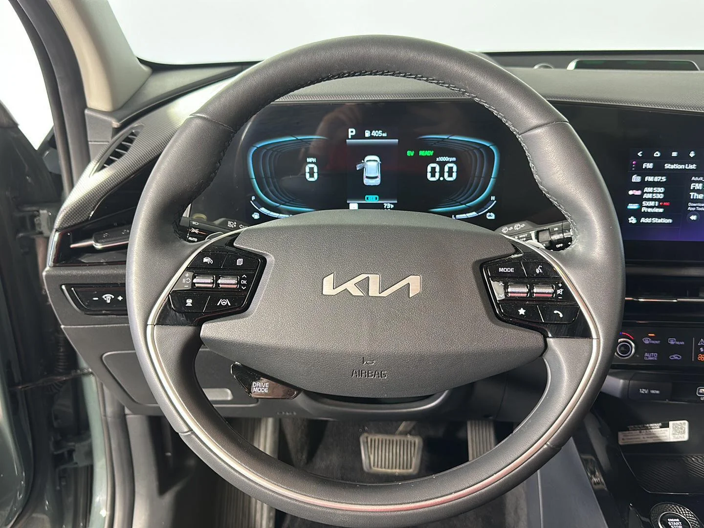 Used 2023 Cityscape Green Kia EX image 9
