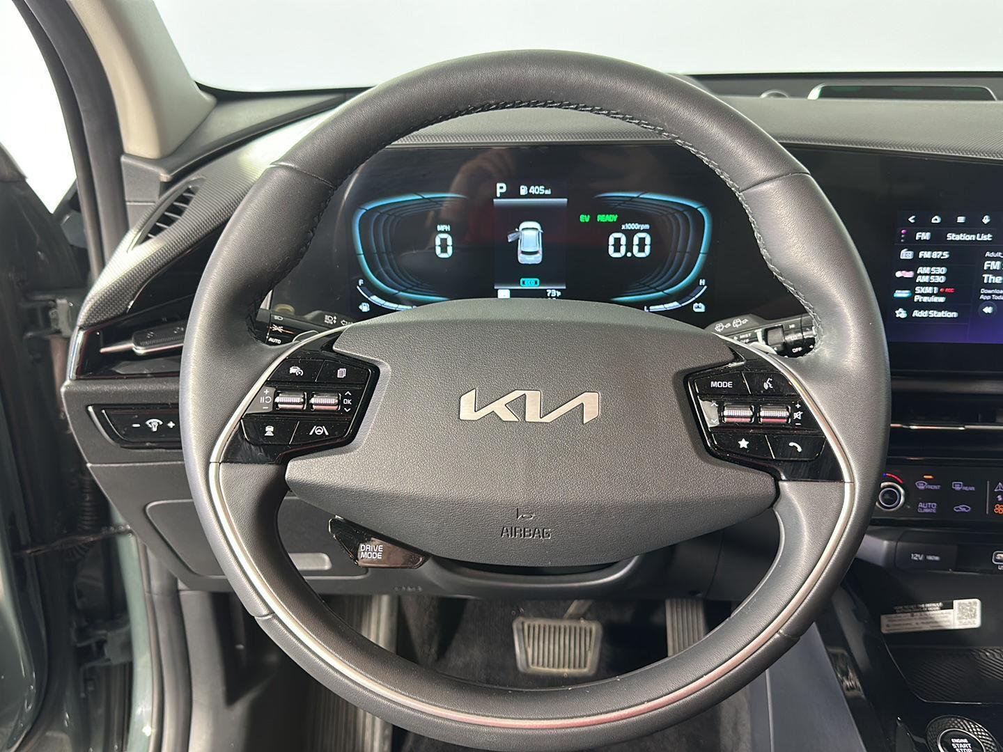 Used 2023 Cityscape Green Kia EX image 9