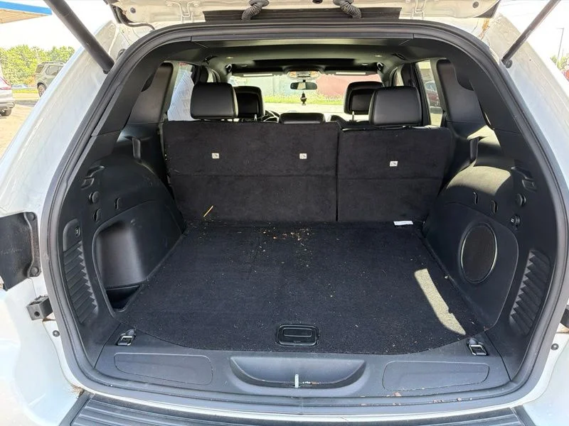 Used 2021 White Jeep Laredo X image 10