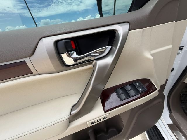 Used 2019  Lexus 460 image 11