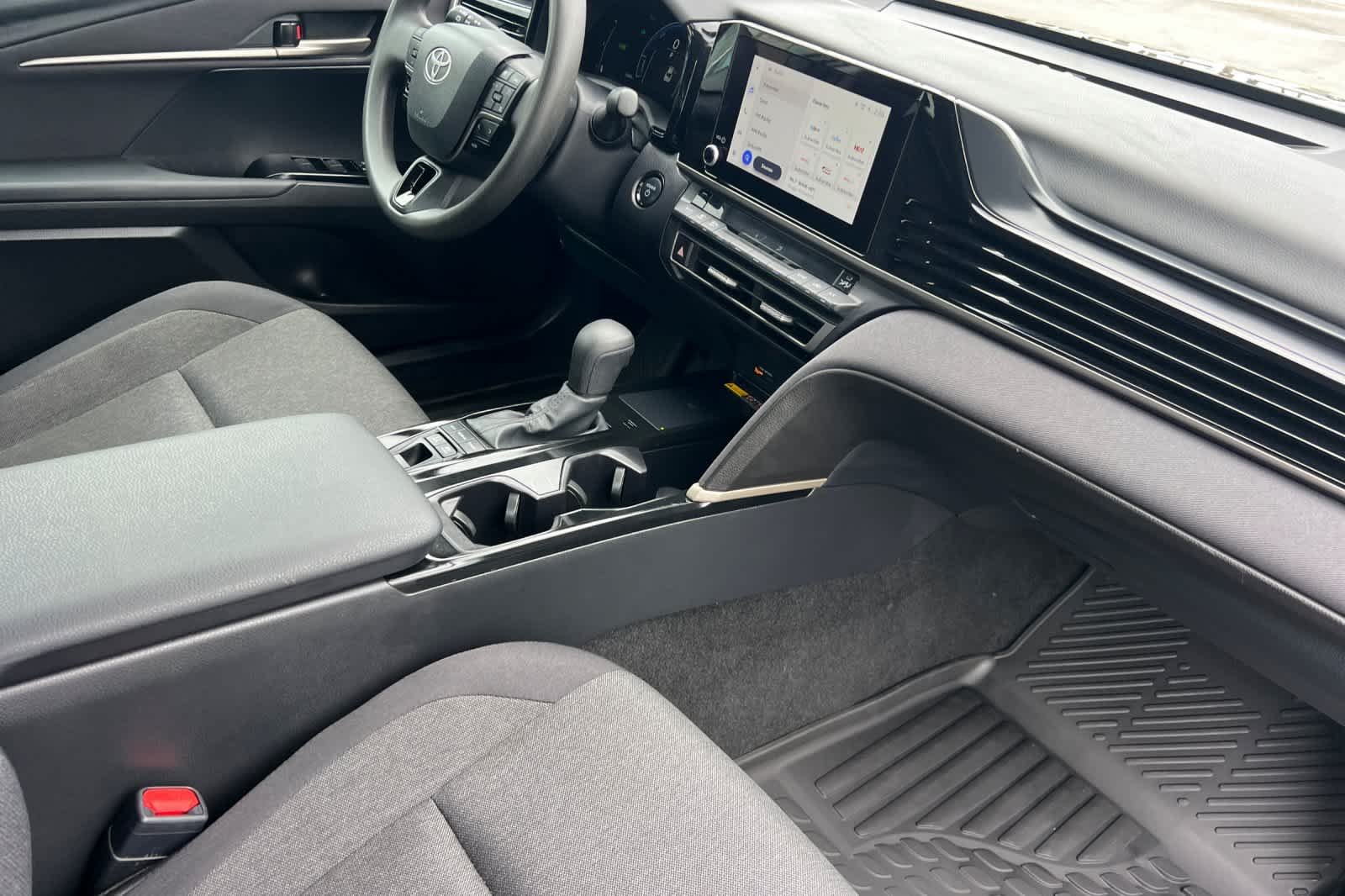 2025 Toyota Camry LE - Photo 15