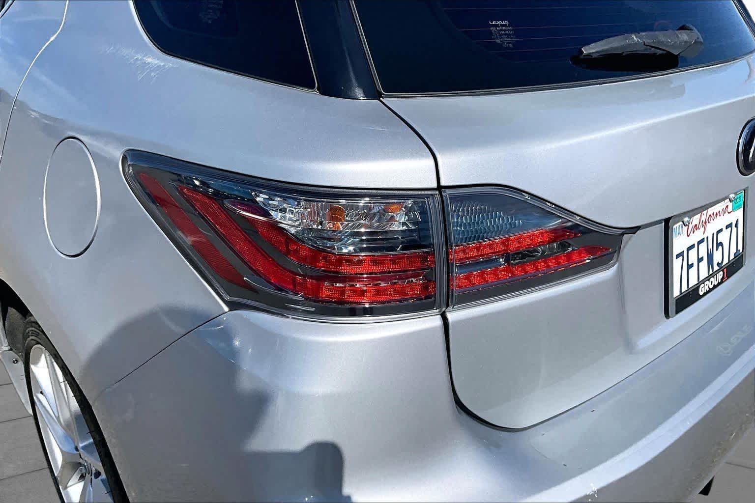 Used 2014 Silver Lining Metallic Lexus Hybrid image 28