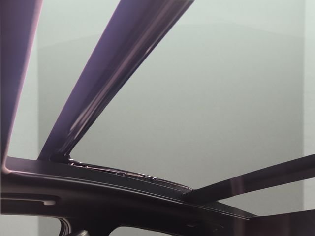 Used 2024 Snow White Pearl Kia X-Line image 9
