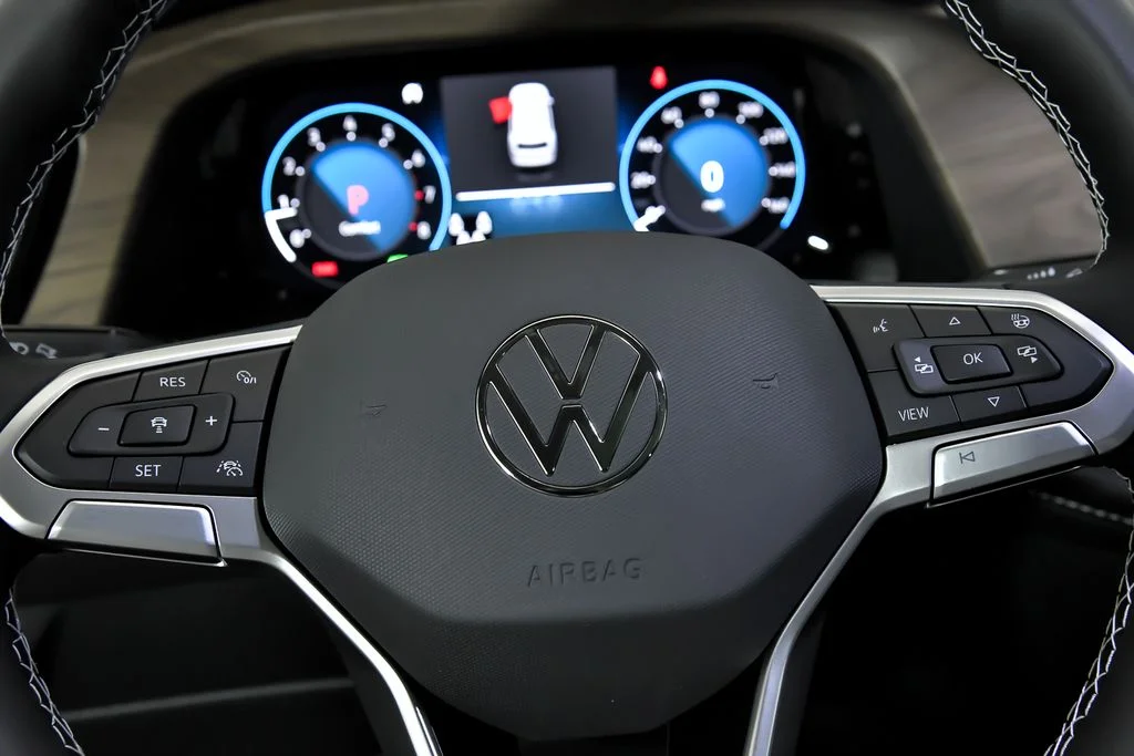 New 2026 Silver Volkswagen SE w/Technology image 10