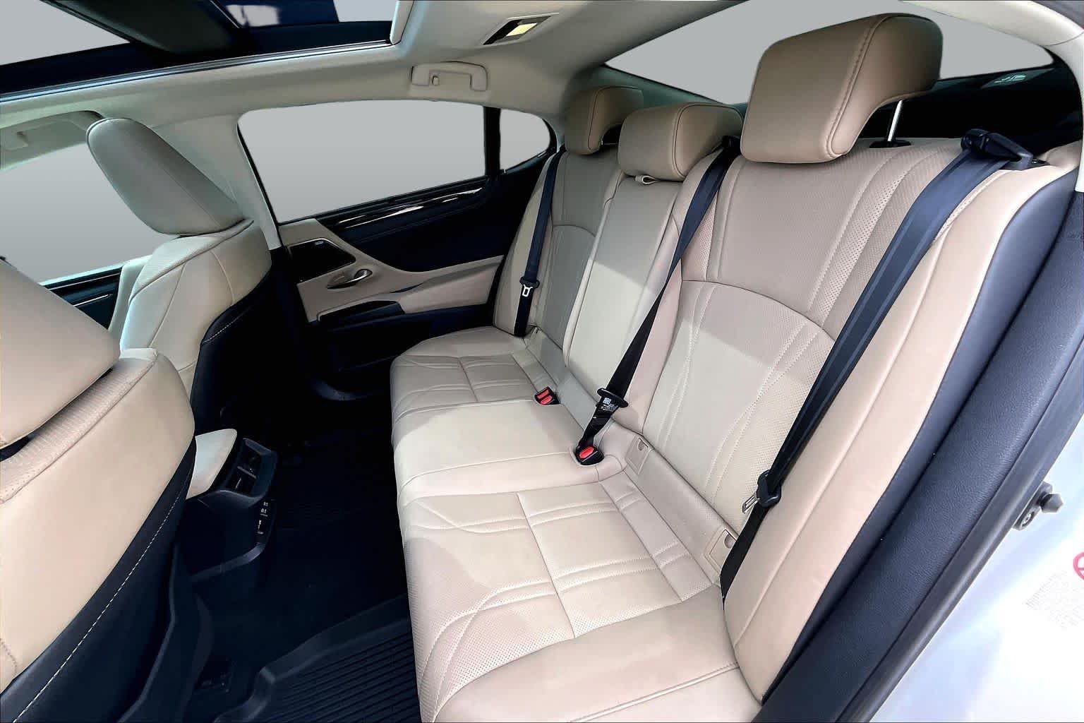 Used 2019 Eminent White Pearl Lexus Ultra Luxury image 18