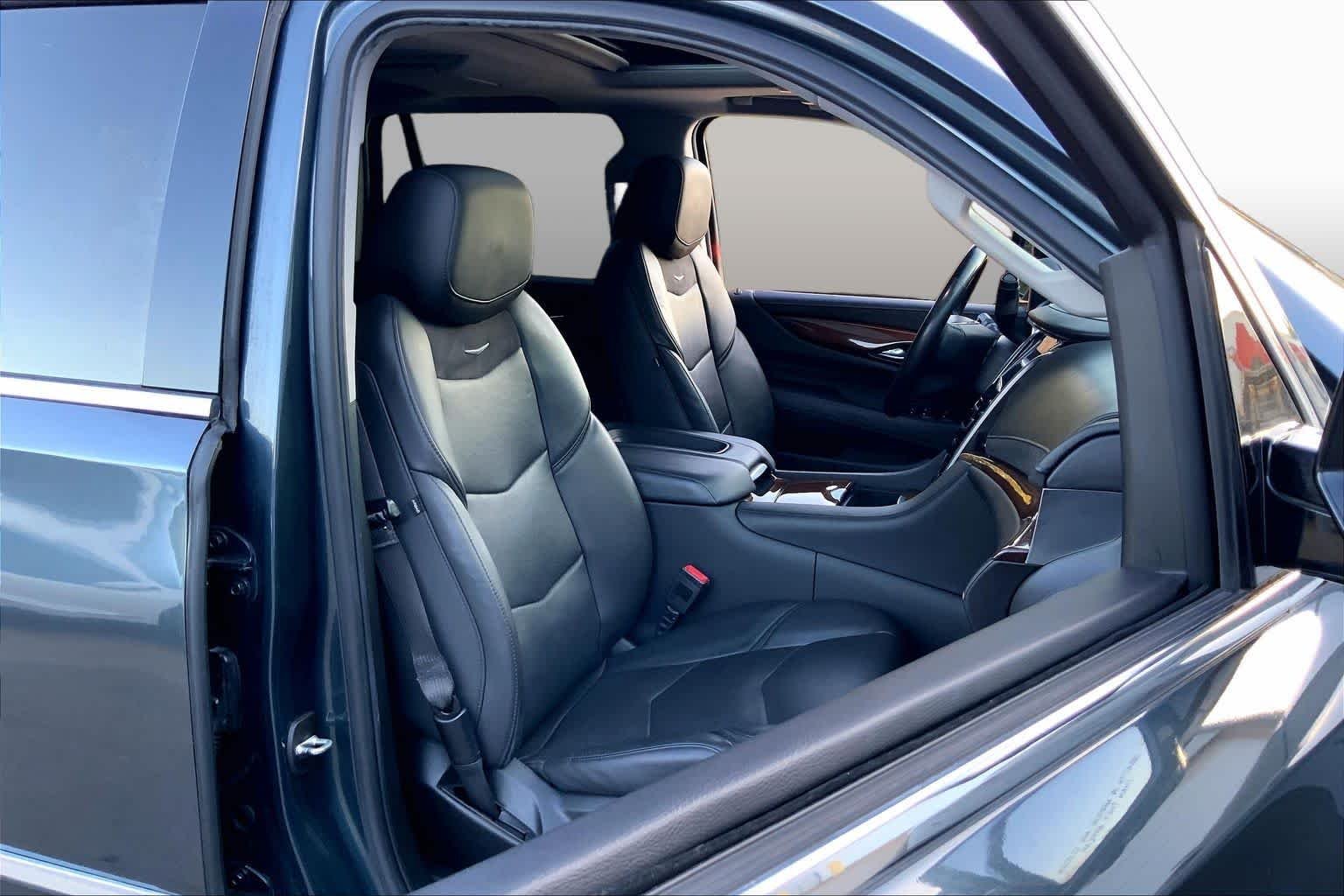 Used 2020 Shadow Metallic Cadillac Premium Luxury image 9