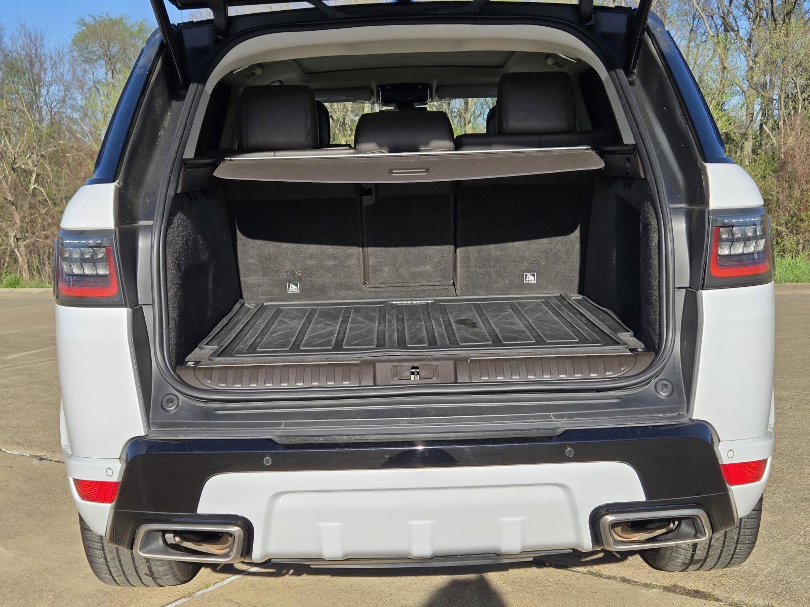 Used 2019 Fuji White Land Rover Dynamic image 10