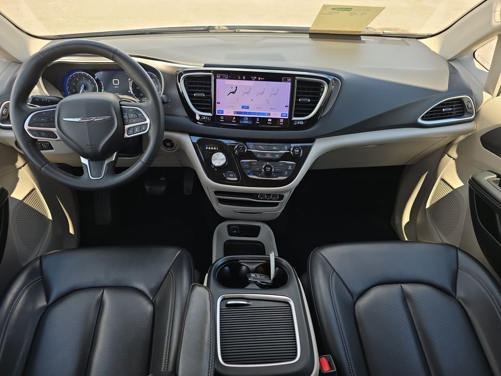 Used 2023 Silver Mist Clearcoat Chrysler Touring L image 13