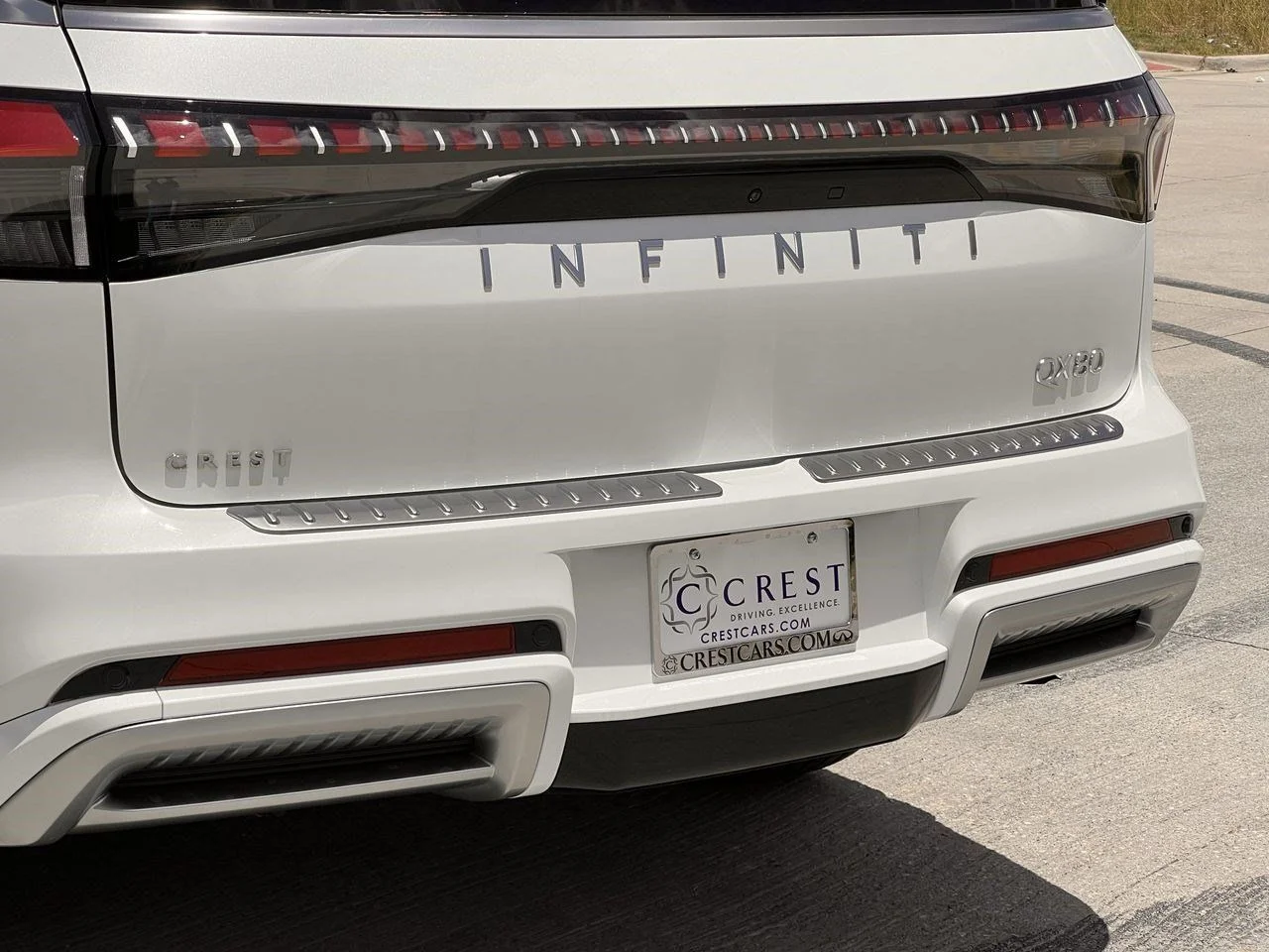 New 2027 RADIANT WHITE INFINITI Luxe 2WD image 6