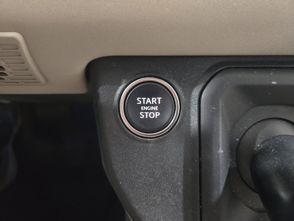 Used 2023  Land Rover S image 16