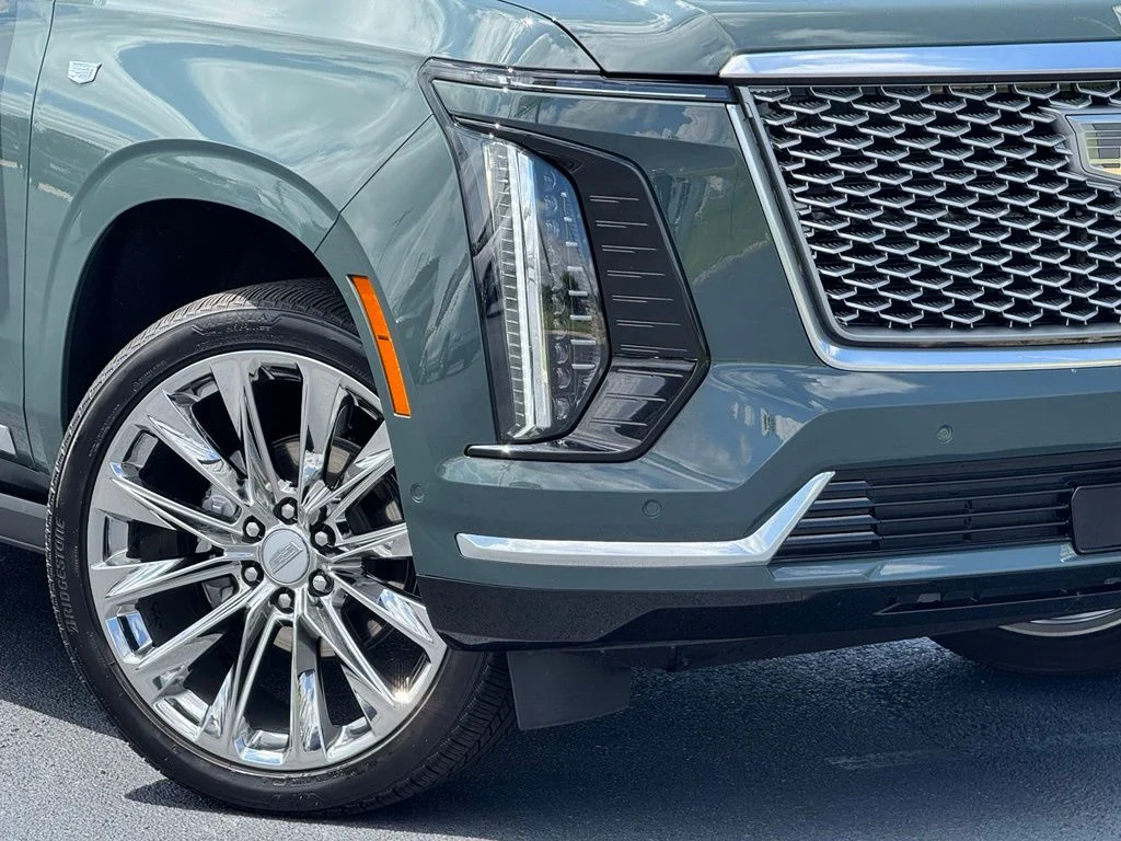 Used 2026  Cadillac Luxury image 12