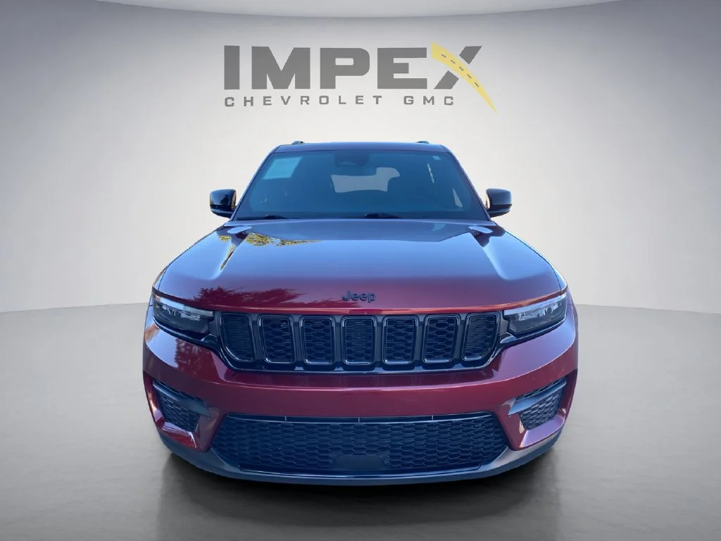 Used 2023 Red Jeep Altitude image 8