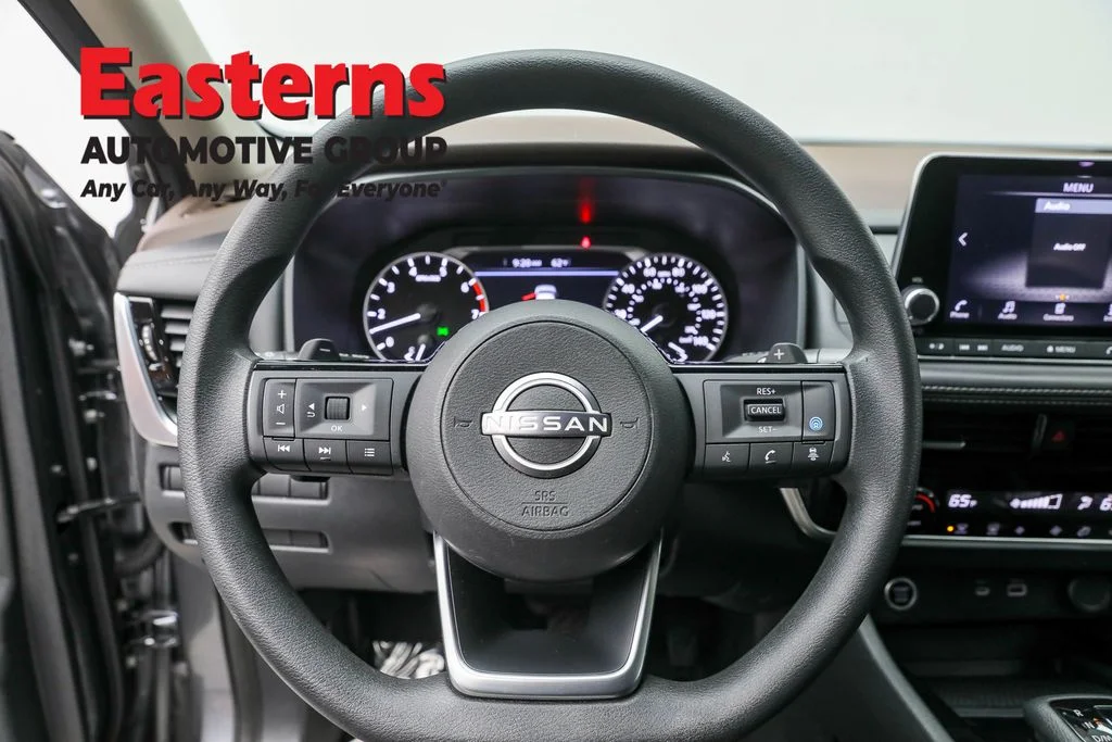 Used 2023 Gray Nissan SV image 10