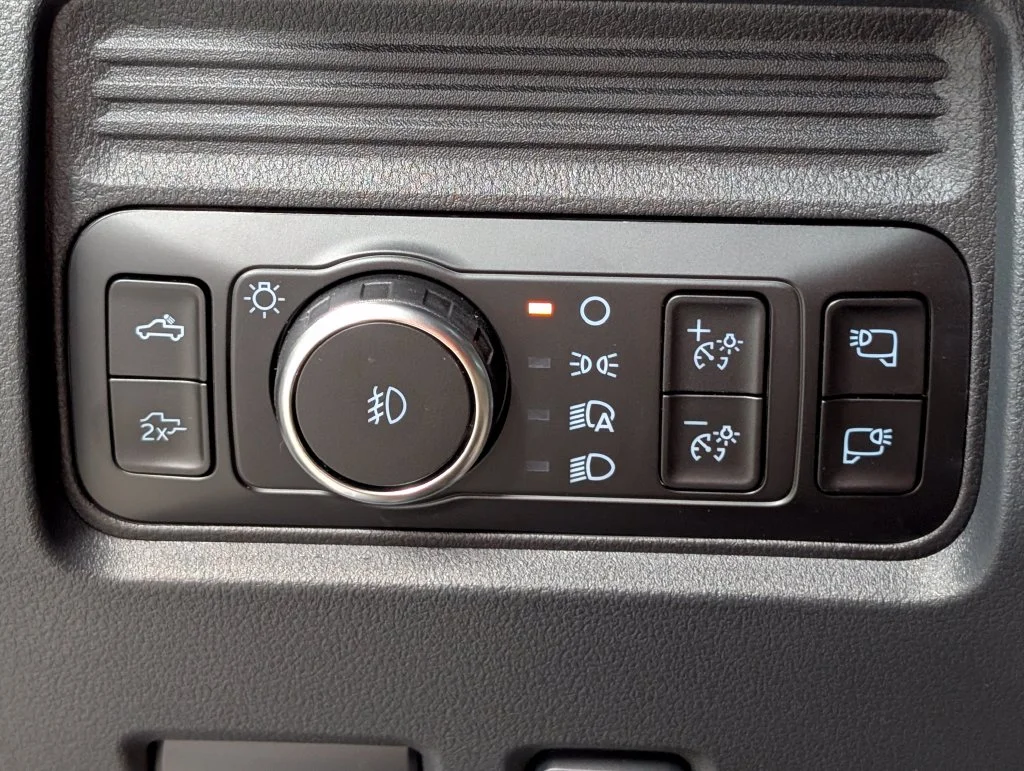 New 2027 Oxford White Ford F-350® Lariat® image 15