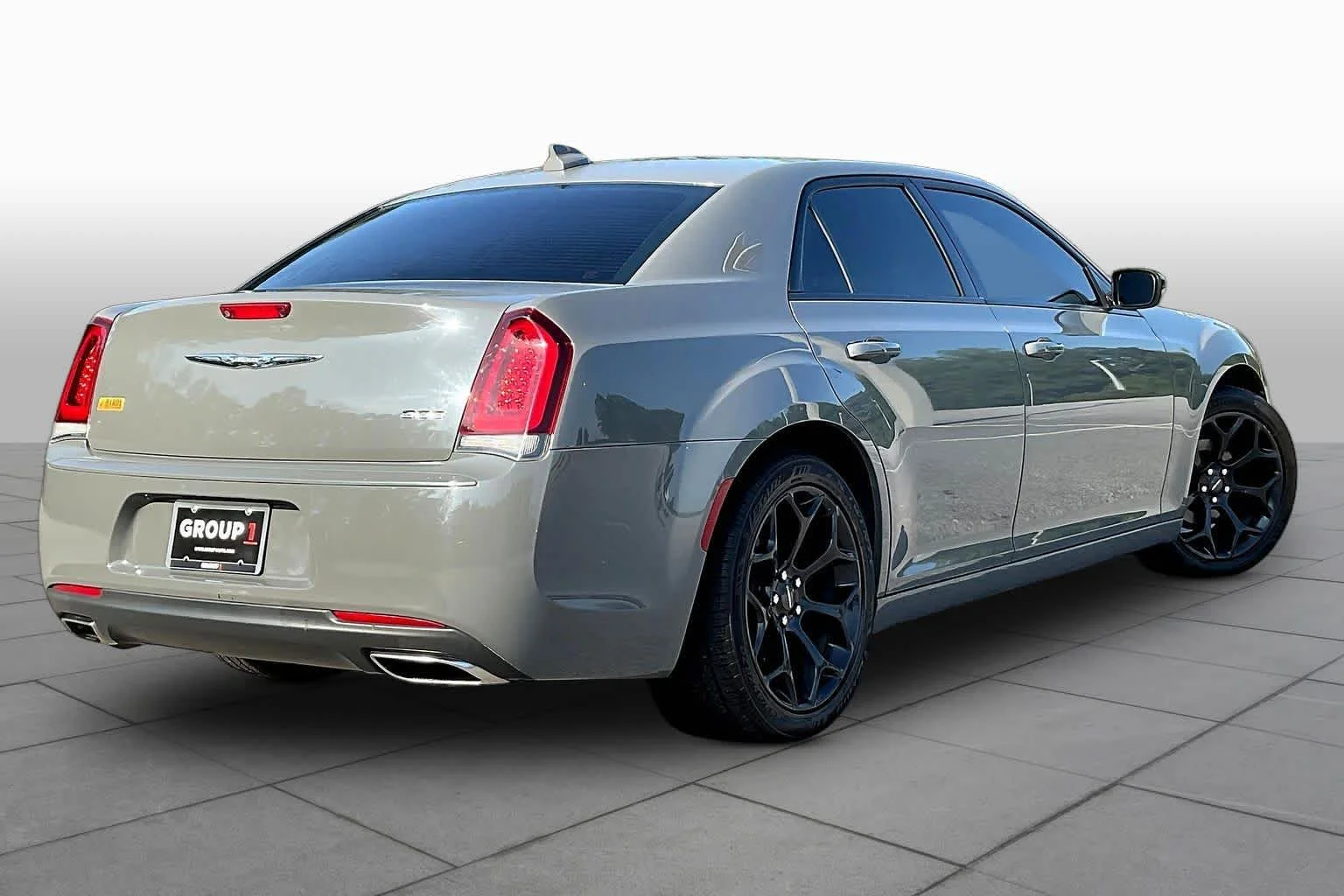 Used 2019 Ceramic Grey Clearcoat Chrysler Touring image 13