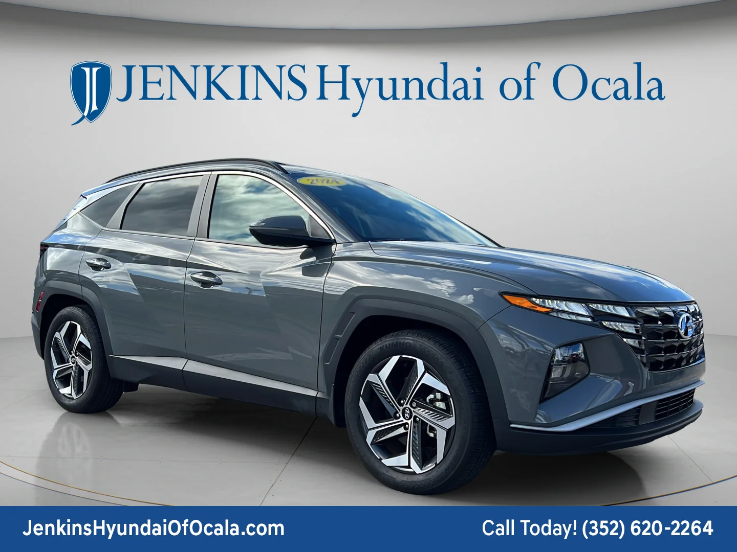 Used 2024 Hampton Gray Hyundai SEL image 1