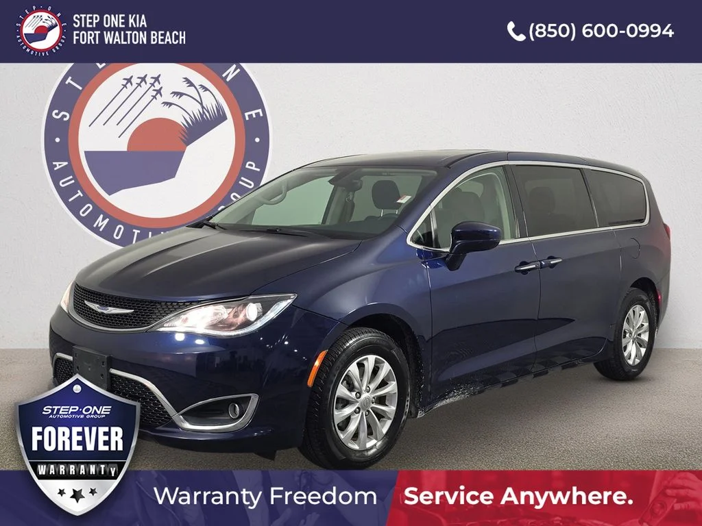 2019 Chrysler Pacifica Touring Plus's photo