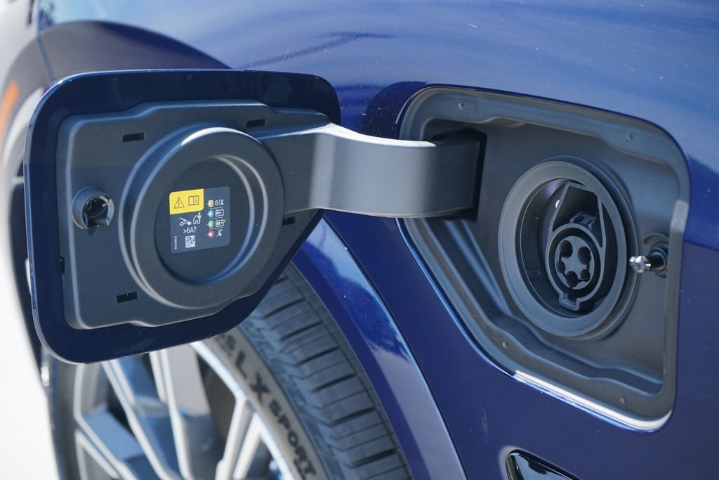 New 2026 Tanzanite Blue II Metallic BMW xDrive50e image 6