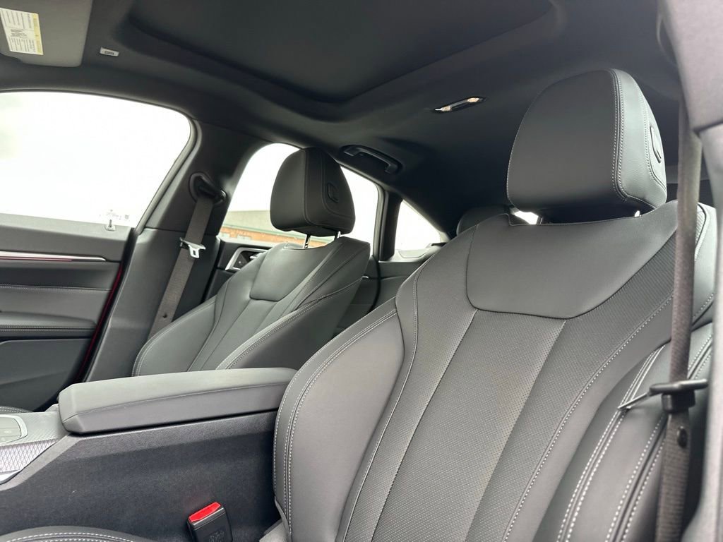 2025 BMW i4 40 - Photo 16