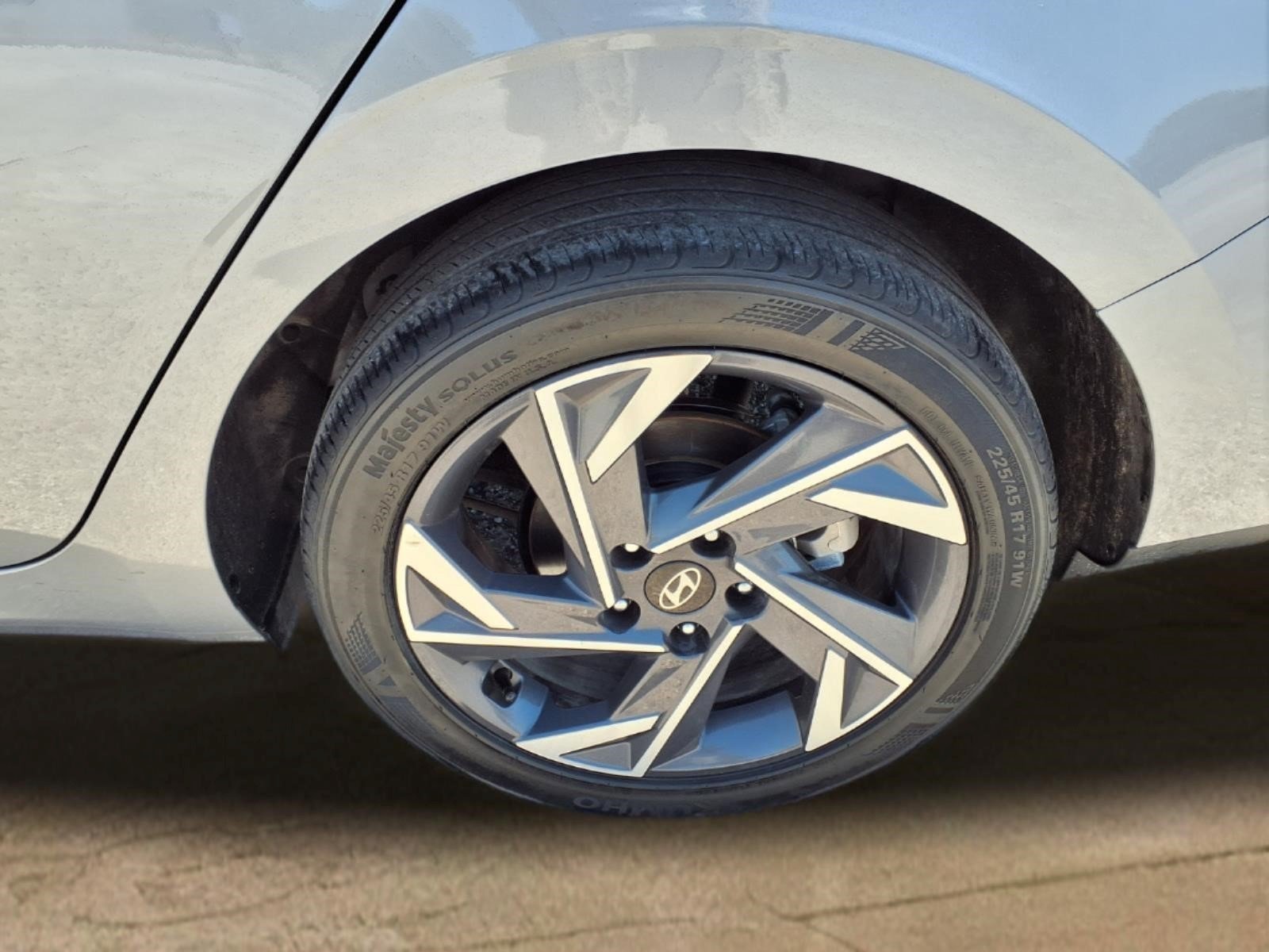 Used 2025 Gray Hyundai SEL Sport image 24