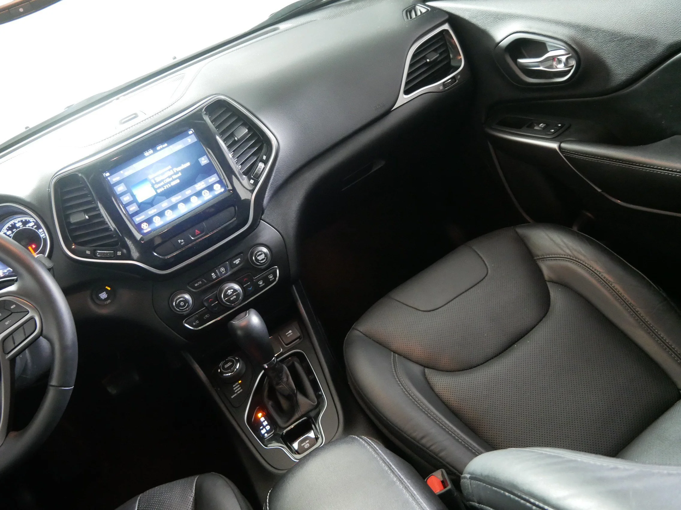 Used 2019 Bright White Clearcoat Jeep Limited image 11