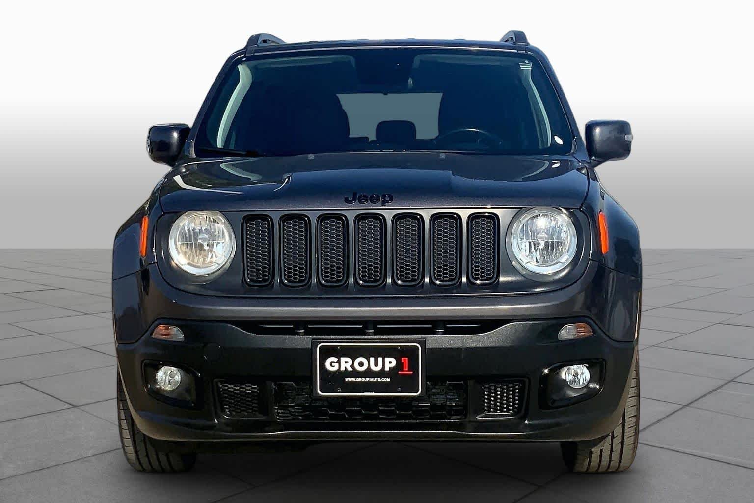 Used 2018 Granite Crystal Metallic Clearcoat Jeep Altitude image 4