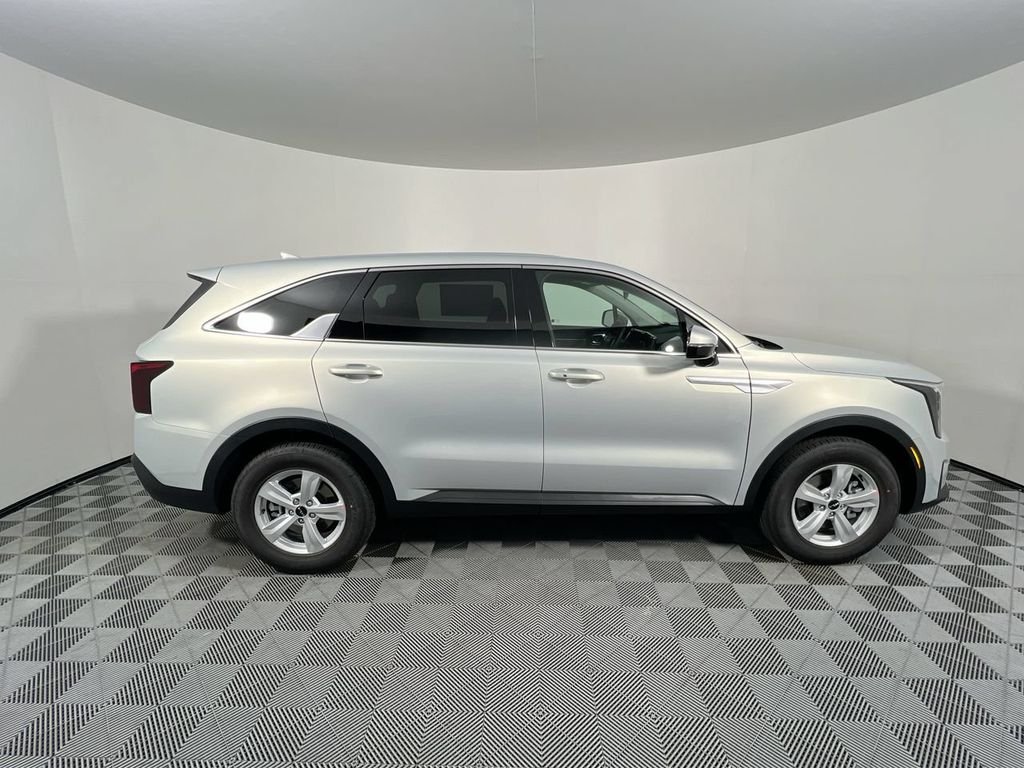 2026 Kia Sorento LX - Photo 2