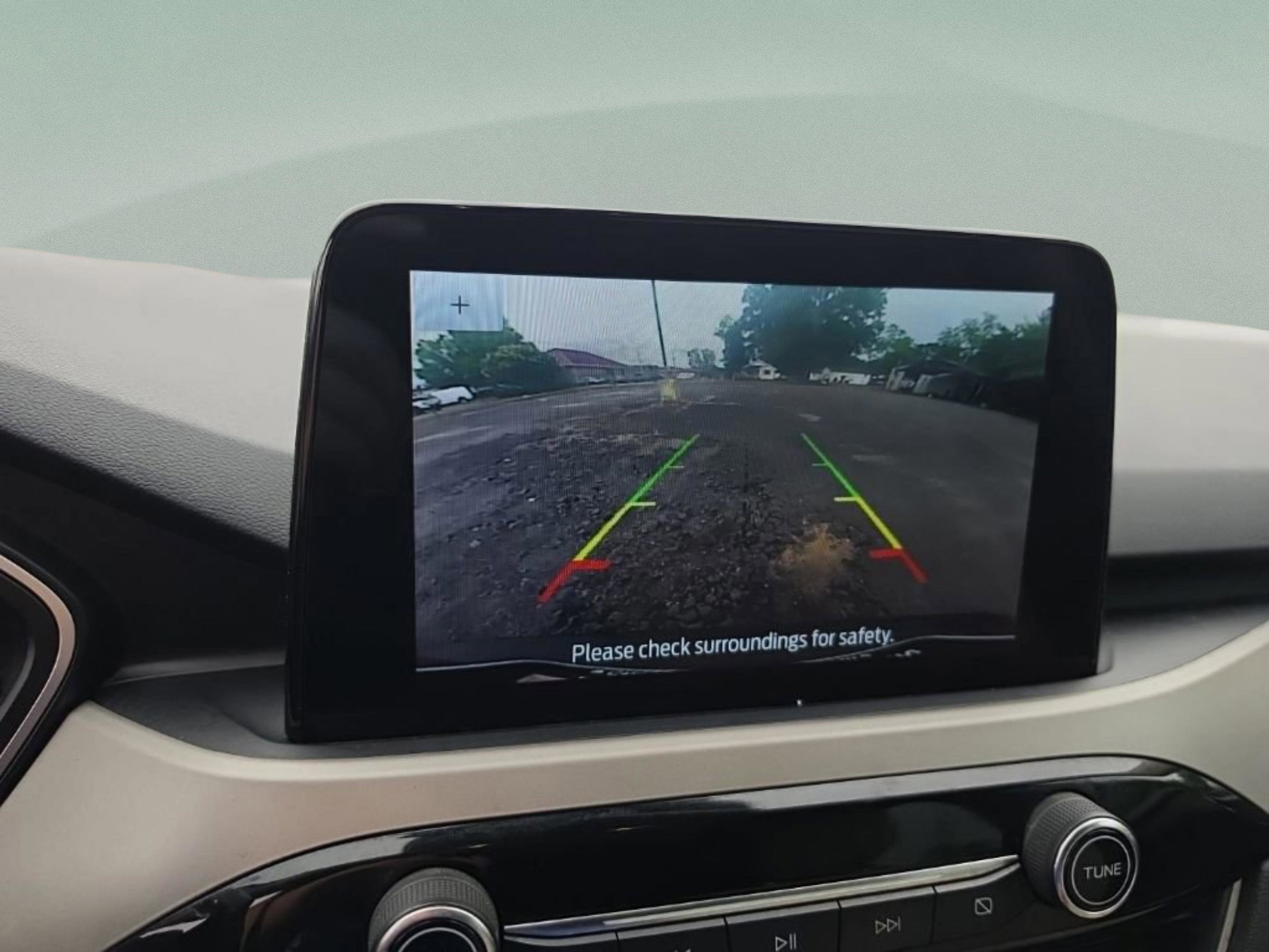 Used 2020 Red Ford SE image 18