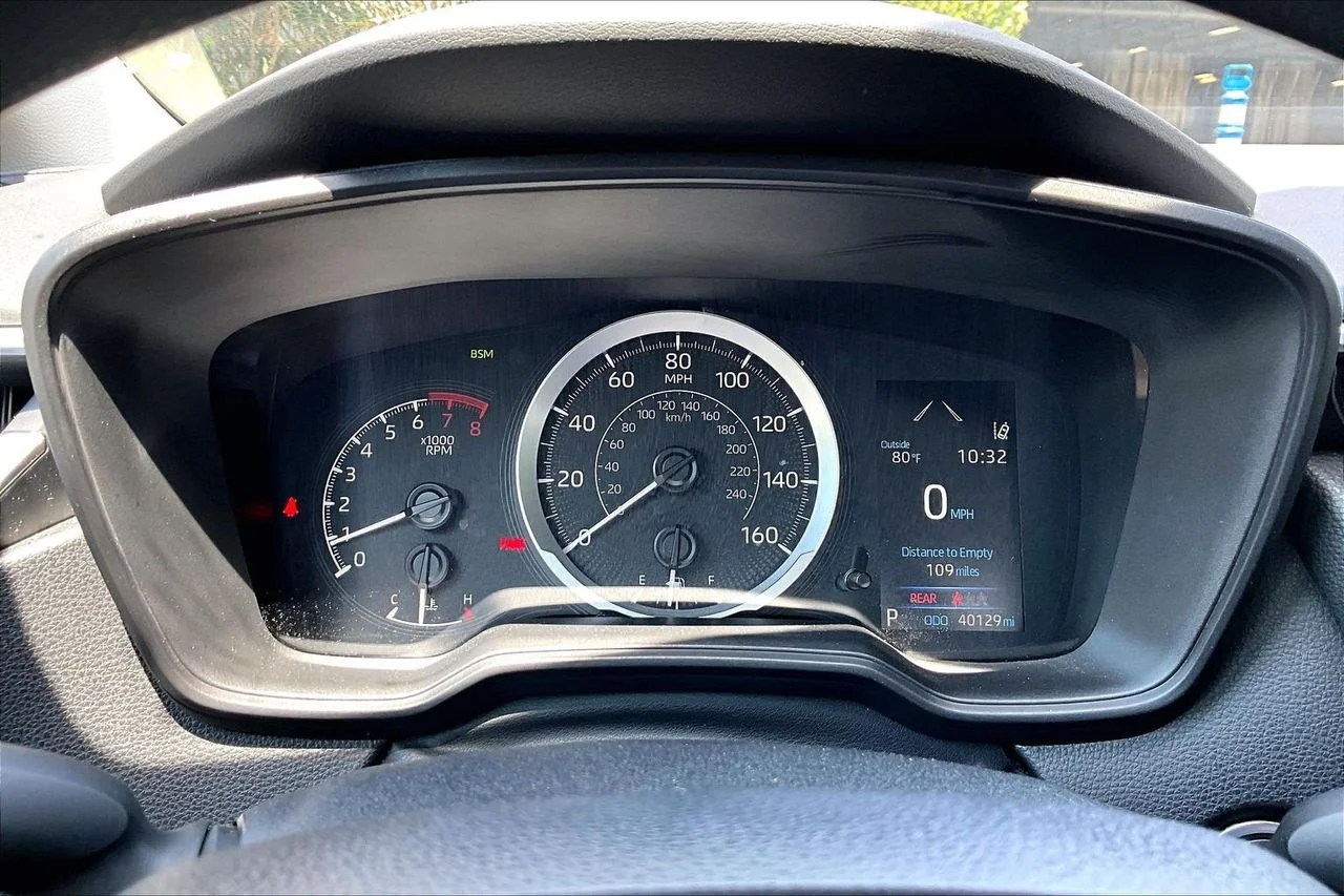 Certified Used 2021  Toyota LE image 10