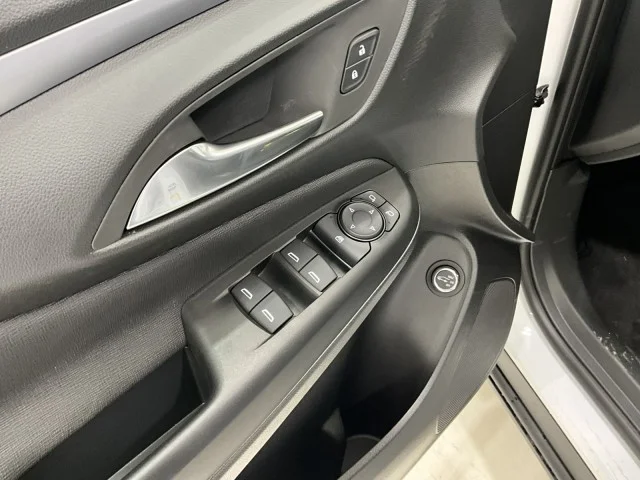 New 2026 Summit White Buick Preferred image 14