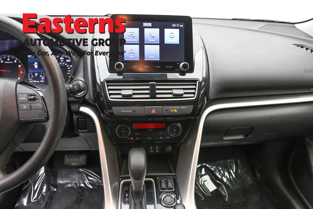 Used 2024 White Mitsubishi LE image 12