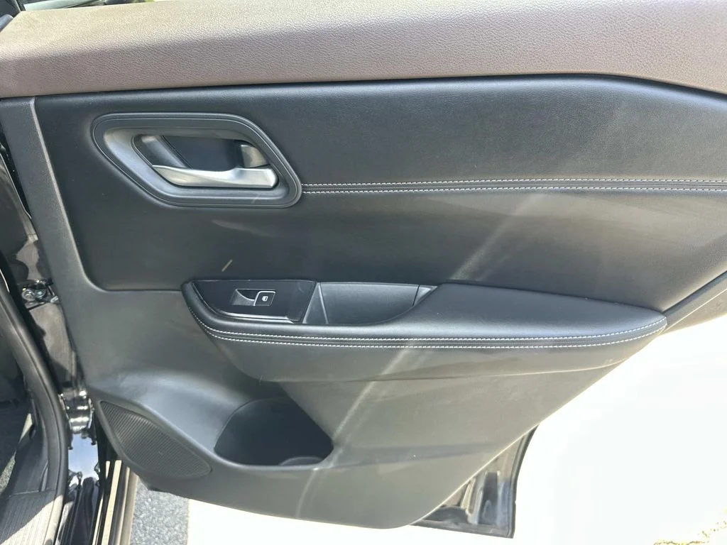 Used 2023 Super Black Nissan SL image 15