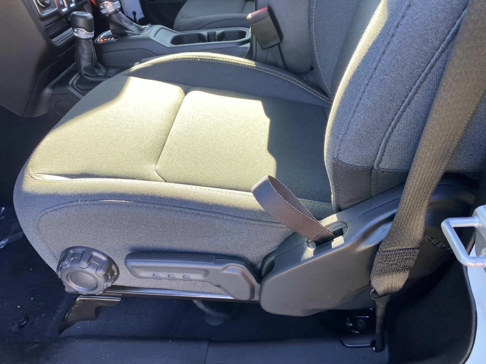 New 2026 Bright White Clear-Coat Exterior Paint Jeep Sport image 7