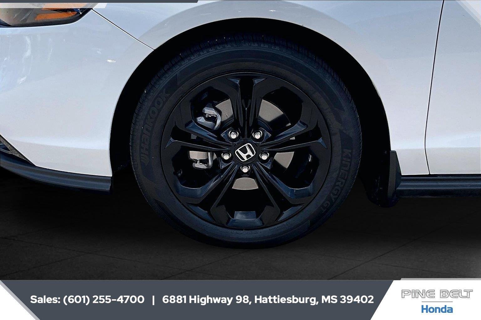 Used 2025 Platinum White Pearl Honda SE image 7