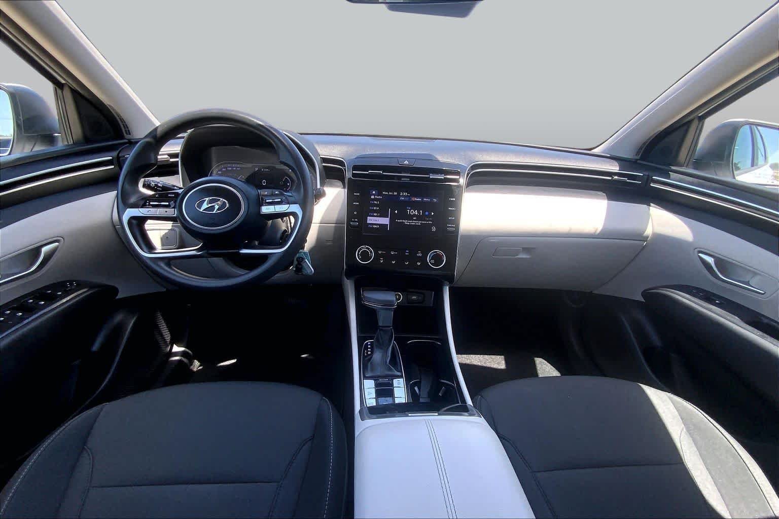Used 2022 Quartz White Hyundai SE image 15