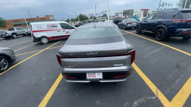 2025 Kia K4 LXS - Photo 9