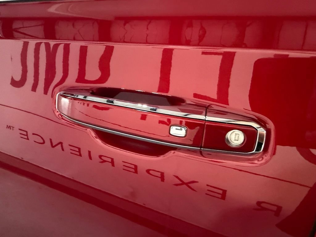 2026 GMC Yukon Denali - Photo 10
