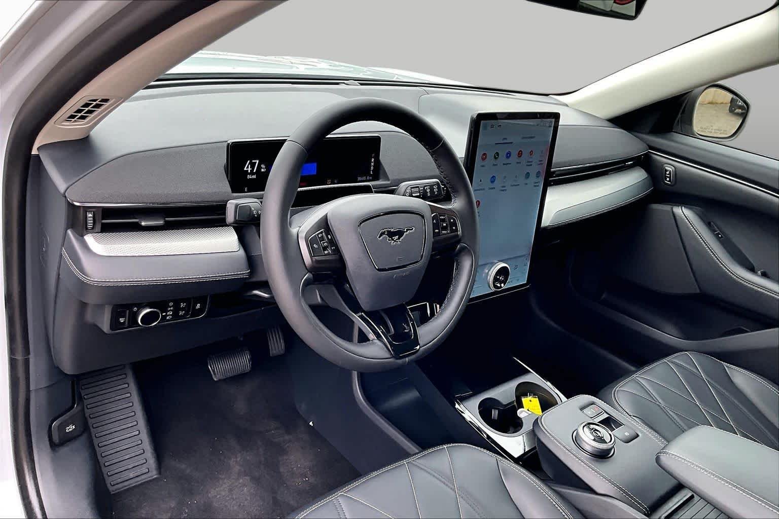 Used 2023 Space White Metallic Ford Select image 17