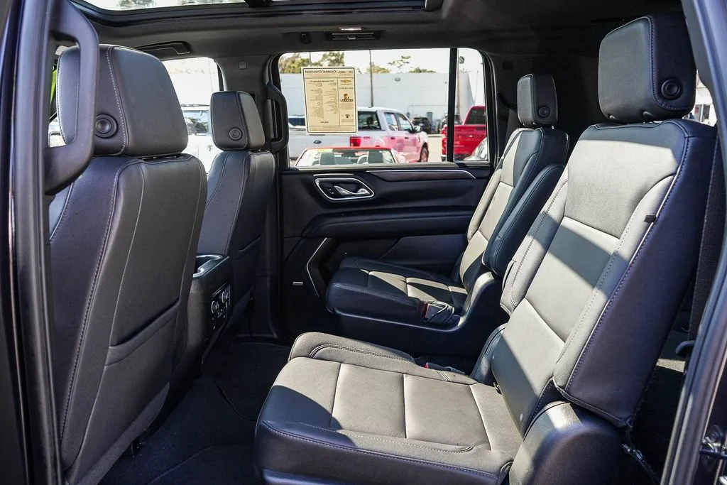 Used 2023 Gray Chevrolet Z71 image 18