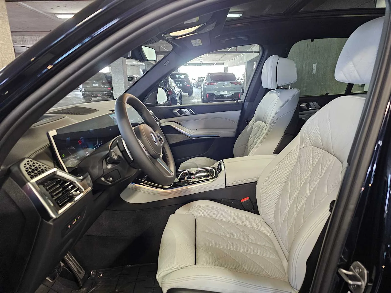 New 2026 Carbon Black Metallic BMW xDrive50e image 30
